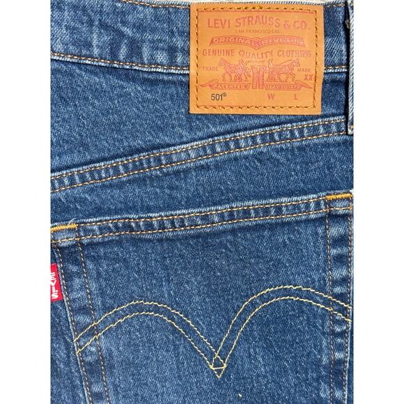 Levis Womens 501 Button Fly Medium Blue Raw Hem Mid Denim Jean Shorts Size 30 - Picture 4 of 8